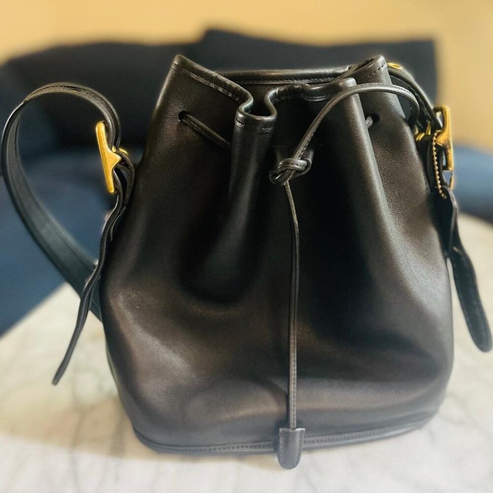 Coach British 9952 tan large drawstring shoulder duffle | Lula’s Legacy